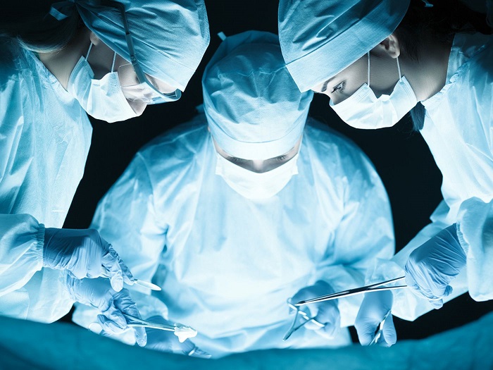 Novosti v kirurgiji z vseh področji, velik napredek robotske kirurgije.