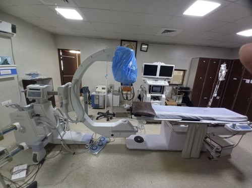 Moderni laboratoriji, operacijske dvorane so zasnovane tako, da omogočajo hibridne žilne operacijske posege. 
